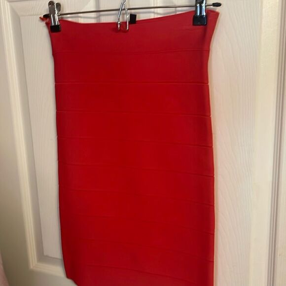 BCBGMaxAzria Dresses & Skirts - BCBG MaxAzria ribbed skirt EUC Size. Small orange